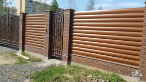 Забор из клинкерного кирпича